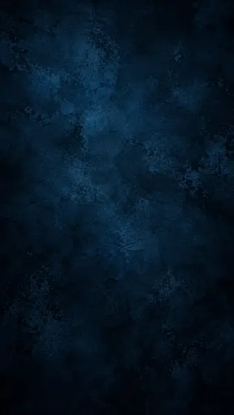 Una superficie blu scuro testurizzata con macchie irregolari di ombra e luce che creano un'atmosfera elegante.