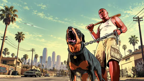 Franklin Clinton hält einen Baseballschläger und eine Kettenleine, die an seinem bellenden Rottweiler befestigt ist, auf einer sonnigen Straße in Los Santos
