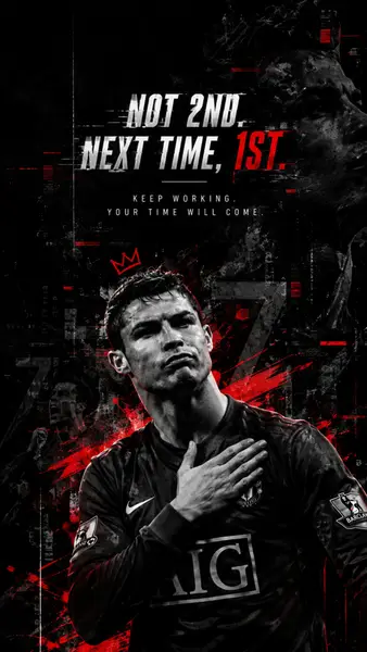 Cristiano Ronaldo in een zwart Manchester United-shirt met zijn hand op zijn borst tegen een donkere achtergrond met rode tekst.